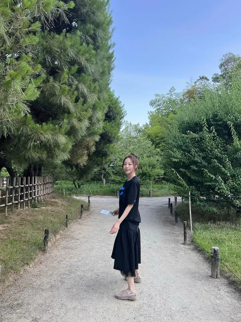 “푸른 여름길 걸으며”…은지, 자연 속 산책→힐링 순간 / 걸그룹 브브걸 은지 인스타그램