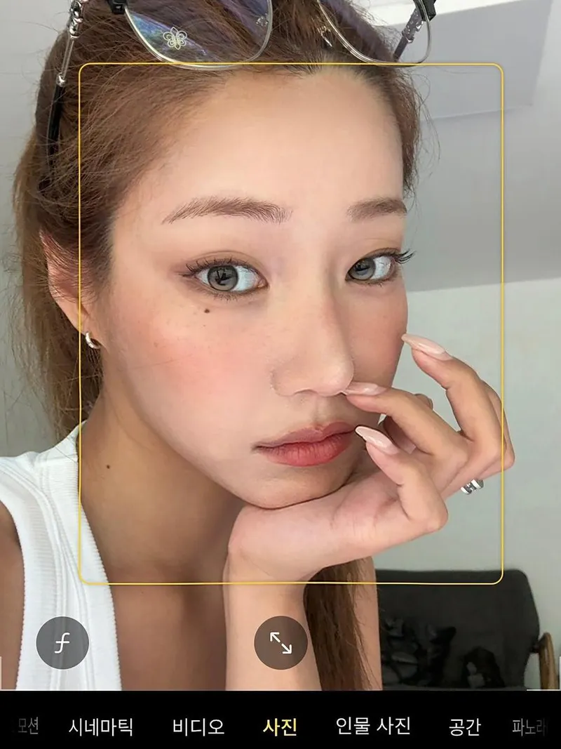 “한층 짙어진 응시”…배지연, 고요한 여름 오후→시선 압도 셀카 / 솔로지옥4 출연자 모델 배지연 인스타그램
