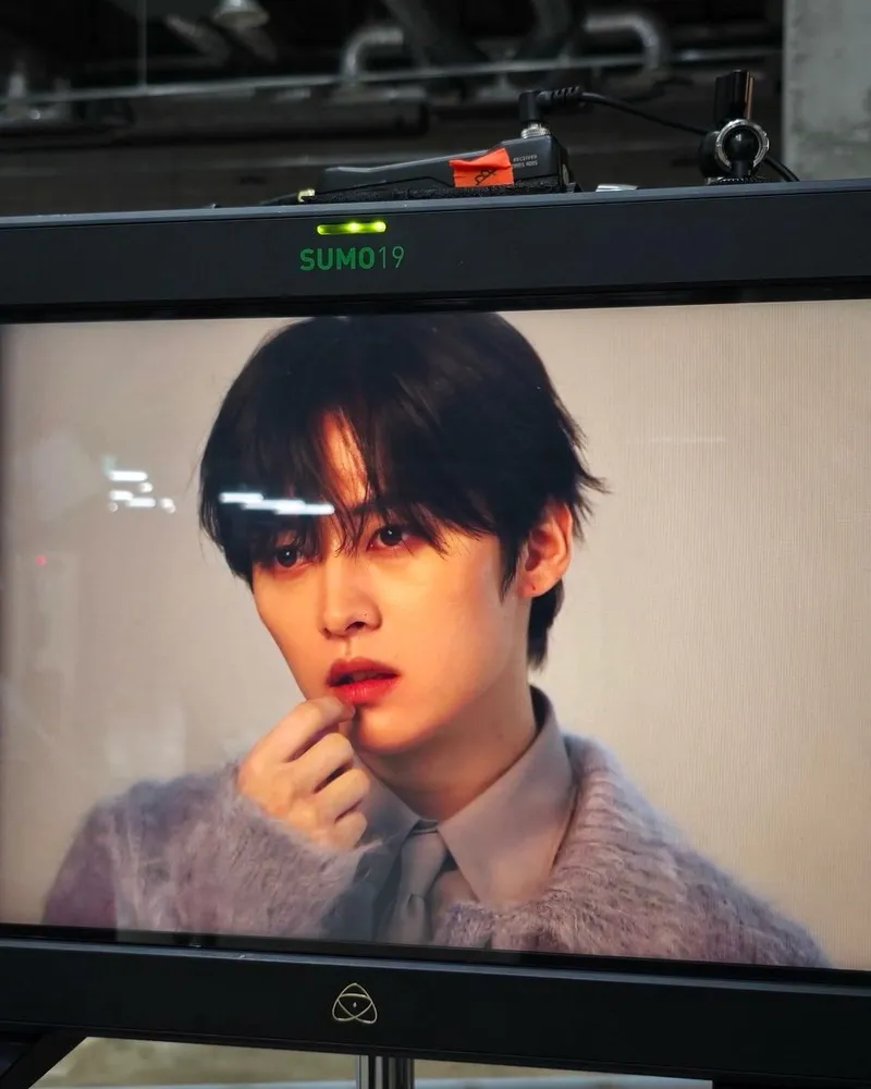 “깊어진 시선에 머문 순간”…리노, 몽환의 여름→강렬한 무드 완성 / 그룹 스트레이키즈 리노 인스타그램