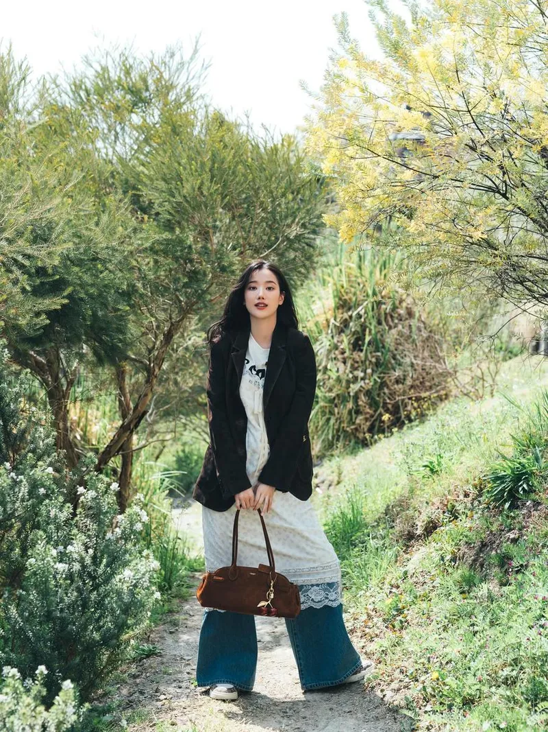 “자연 속 한 걸음”…이나은, 산뜻한 시선→감성 초여름 인증 / 배우 이나은 인스타그램