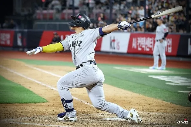 “11경기 만에 홈런포”…kt 안현민, 키움전 장타→시즌 14호 신고 / 연합뉴스