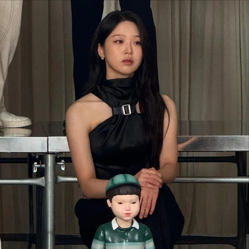 “고요한 여름밤, 묘한 여운”…김시은, 침착한 눈빛→블랙 드레스 속 깊은 변화 / 배우 김시은(1999) 인스타그램