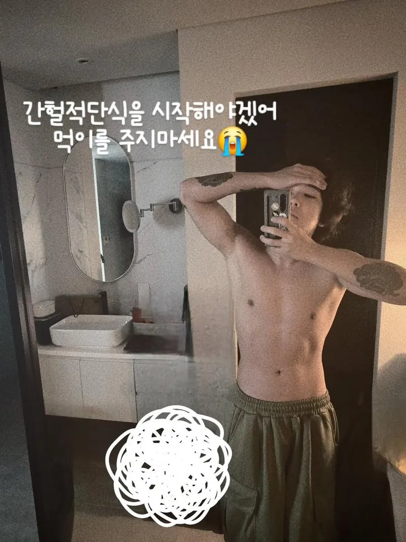 “몸이 다시 무거워진다”…이홍기, 거울 셀카로 드러난 변화→여름 자아 성찰 / 그룹 FT아일랜드 이홍기 인스타그램