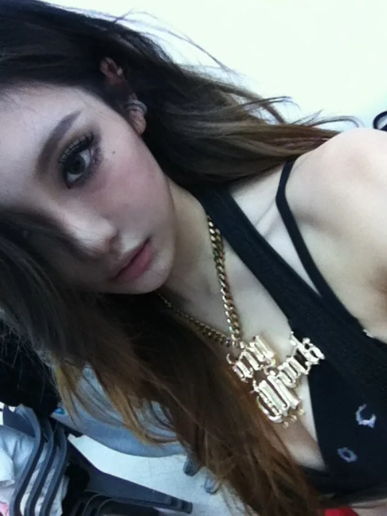 “Brand new Iphone 4”…닝닝, 이질적 레트로→대담한 눈빛 변신 / 에스파 닝닝 인스타그램