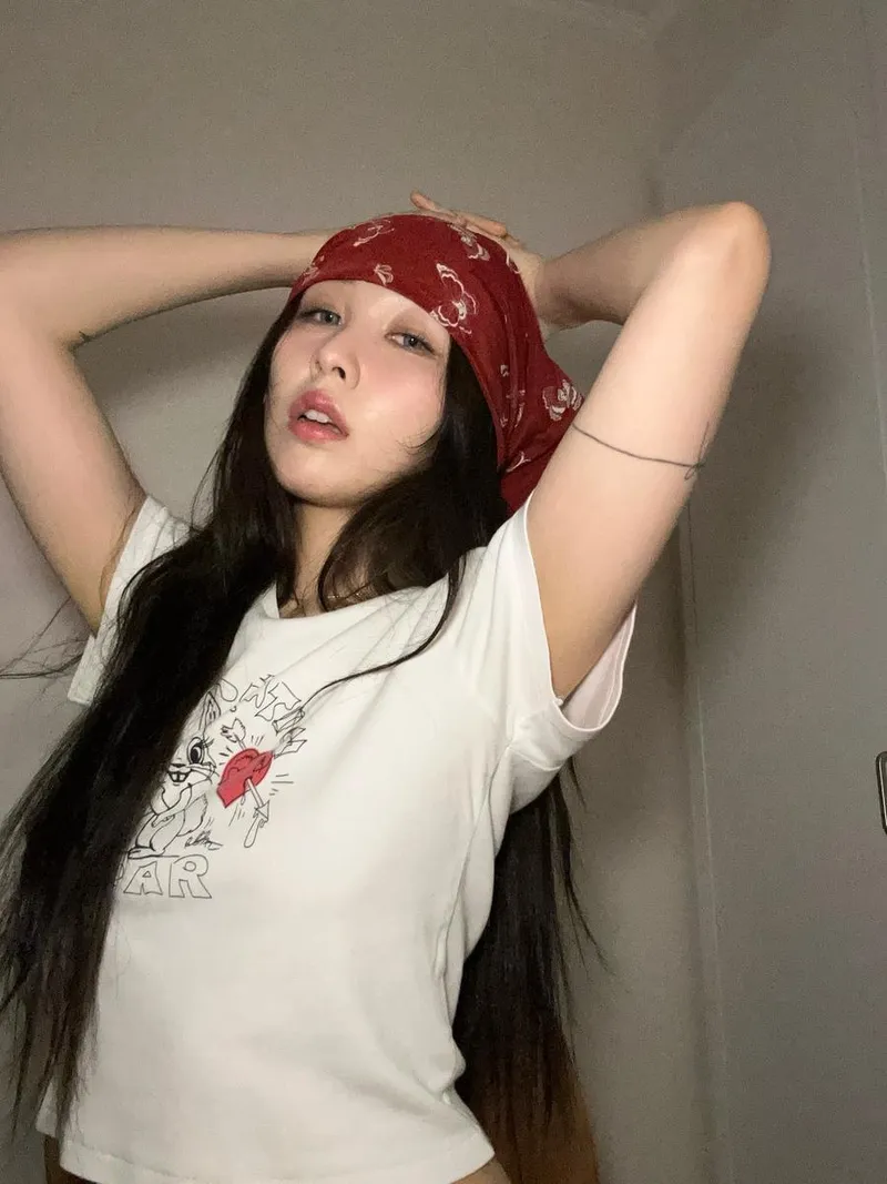 “그래요 나 일주일 동안 이것만 기다렸어요”…권진아, 기대감 품은 셀카→여름밤 감성 시선 압도 / 가수 권진아 인스타그램