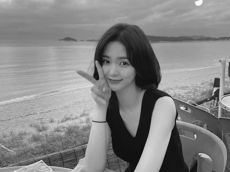 “항상 감사 합니다”…오세영, 여름 바닷가에서 미소→잔잔한 위로 / 배우 오세영 인스타그램