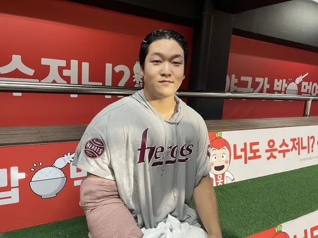 “데뷔 첫 선발승 쾌거”…박주성, kt전 역투→키움 7-3 승리 견인 / 연합뉴스