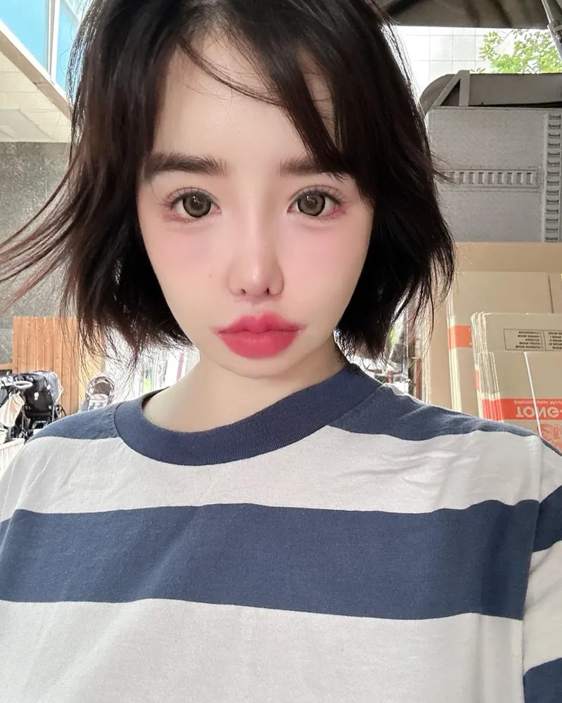 “박봄, 아침 햇살처럼 맑은 셀카”…일상 속 설렘→진솔함 떠오른 순간