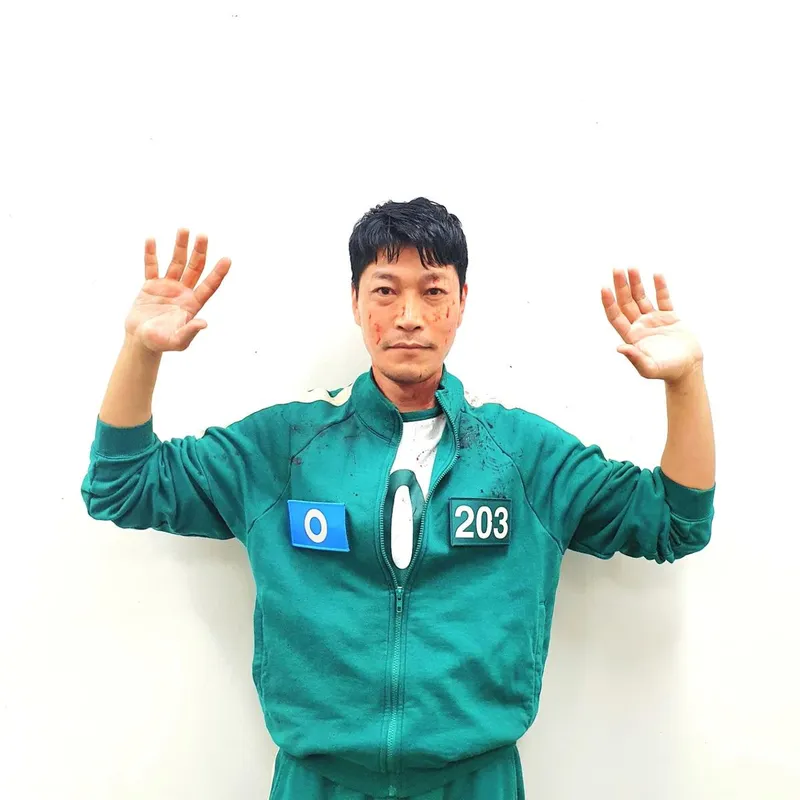 “제복에 남은 흔적처럼”…최귀화, 정적 끝의 응시→압도적 존재감 / 배우 최귀화 인스타그램