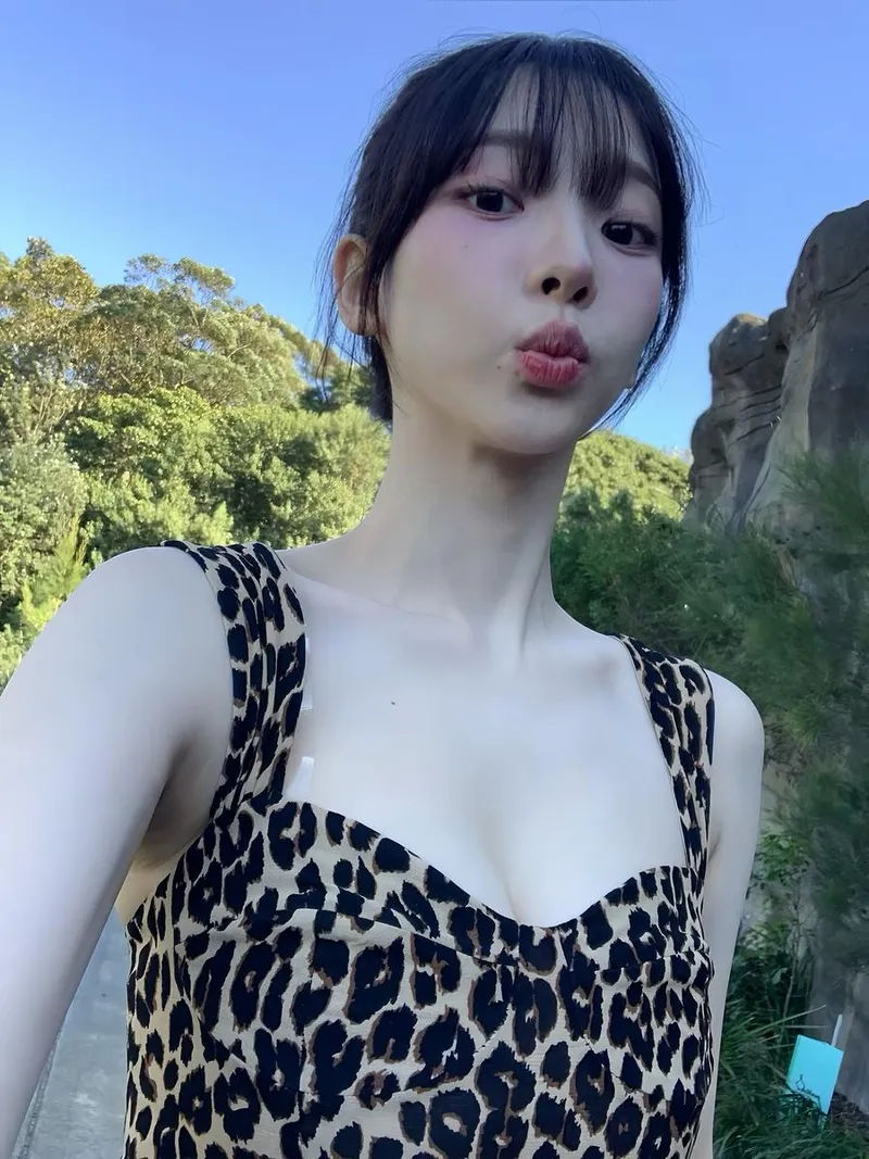 “자유로운 낮, 그 한순간”…카리나, 여름 햇살 아래→과감한 야성미 / 걸그룹 에스파 카리나 인스타그램