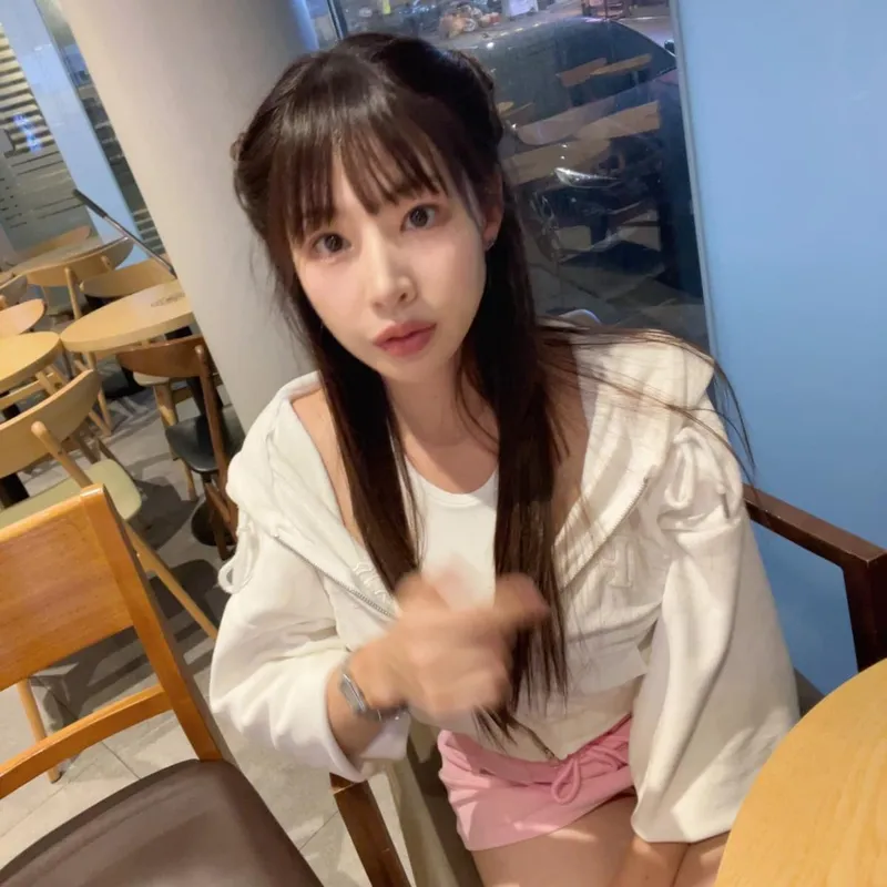 “가만히 있는 건 어려워요”…신수지, 여름 오후→활기 가득한 반전 미소 / 방송인 신수지 인스타그램