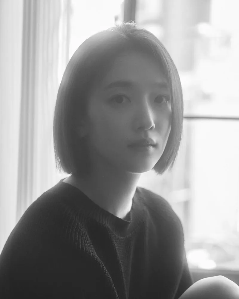 “창문 너머로 번진 시선”…표예진, 깊어진 여름→흑백 감성 압도 / 배우 표예진 인스타그램