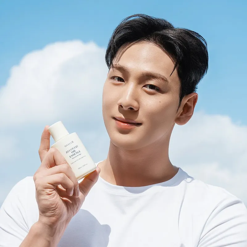 “푸른 하늘 아래 빛나는 자신감”…백호, 청량 여름→순수 미소로 전념 / 그룹 뉴이스트 백호 인스타그램