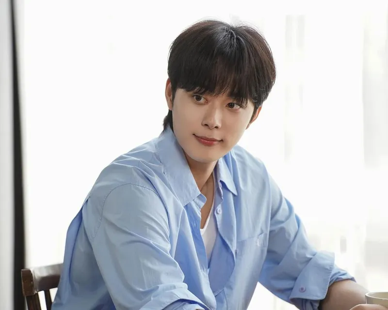 “그대로 있어주면 돼”…유선호, 잔잔한 미소→여름 감성 가득 / 배우 유선호 인스타그램