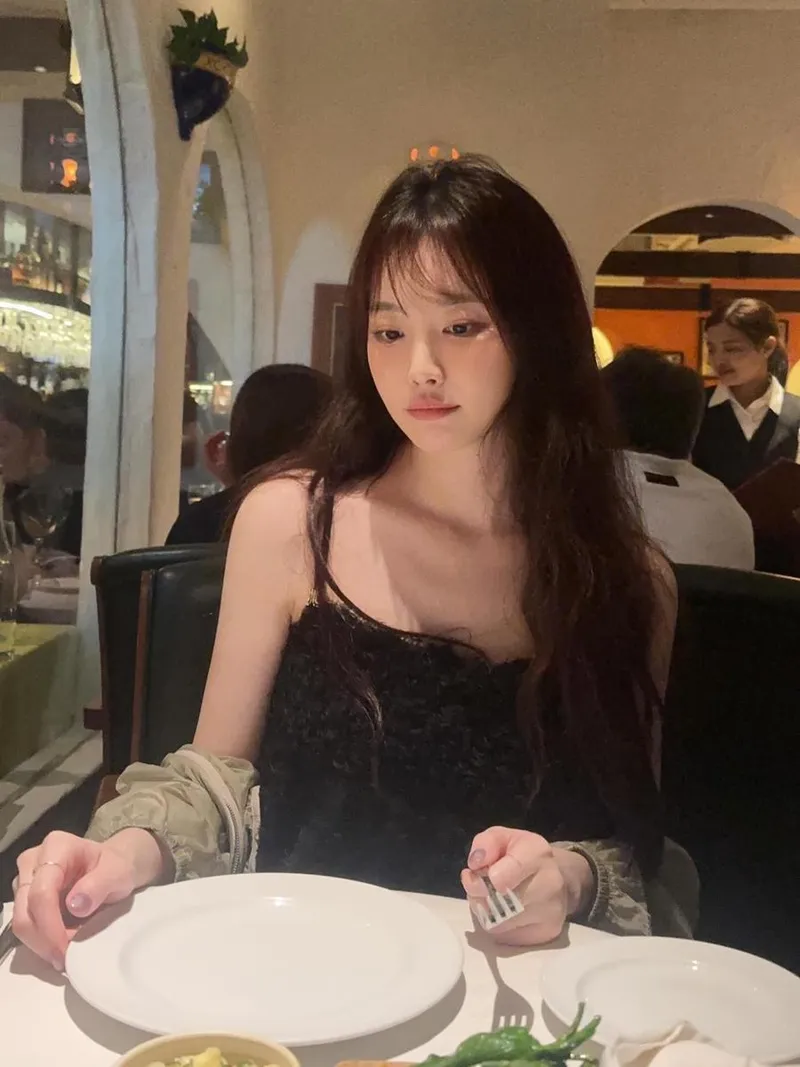 “빛을 머금은 눈빛”…유라, 고요한 저녁→한낮의 여운 담다 / 걸그룹 걸스데이 유라 인스타그램