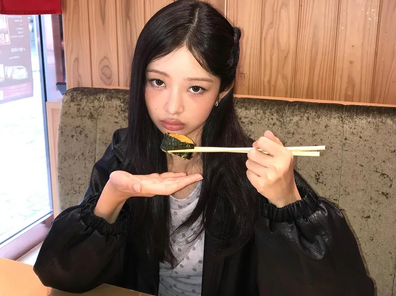 “여운이 남는 식사”…아이브 레이, 깊어진 시선→감각적 여름 무드 / 걸그룹 아이브 레이 인스타그램