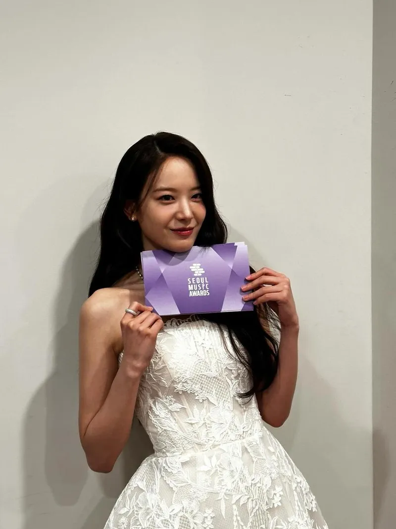 “은은한 미소의 비밀”…장규리, 순백 드레스→청초함 폭발 / 배우 장규리 인스타그램
