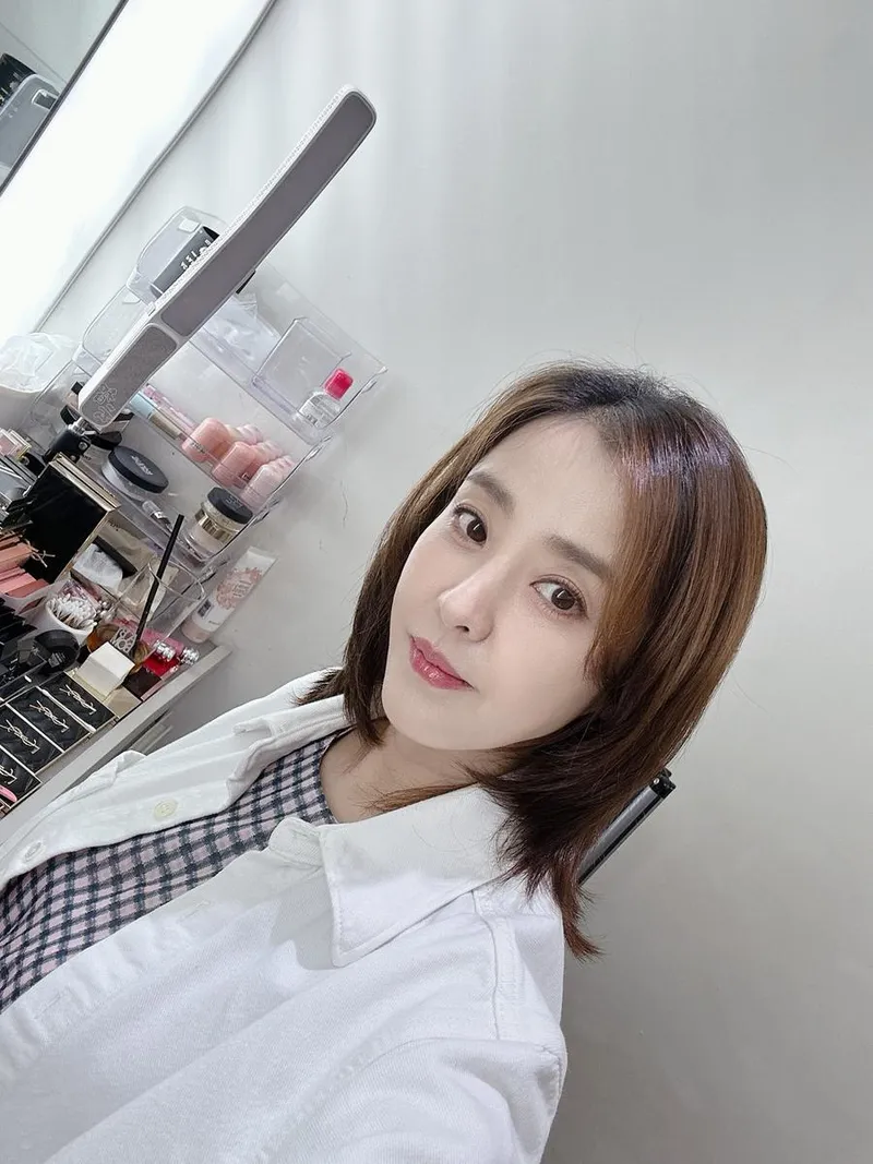 “머리가 빨리 안 자라네”…박은혜, 여름 아침→솔직 셀카로 미소 / 배우 박은혜 인스타그램
