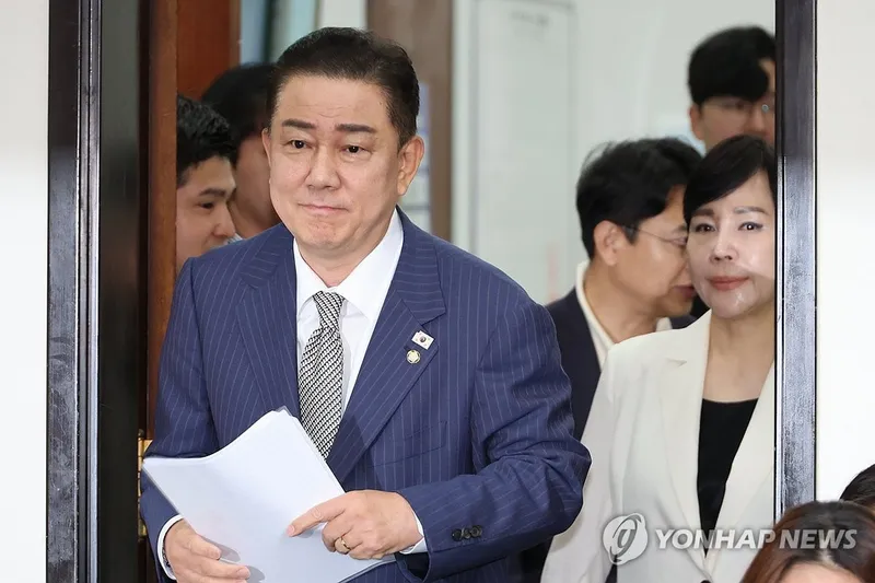 최고위 참석하는 김병기 당 대표 직무대행 / 연합뉴스