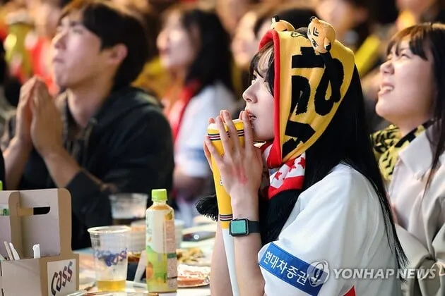 “역대 최초 700만 관중”…프로야구, SNS타고 전반기 돌풍→신축구장 효과 / 연합뉴스