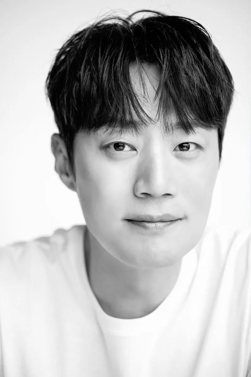 “경계를 넘어선 창작 실험”…이희준, ‘편집된 기록’ 전시로 미술가 변신→예술 확장 예고 / BH엔터테인먼트