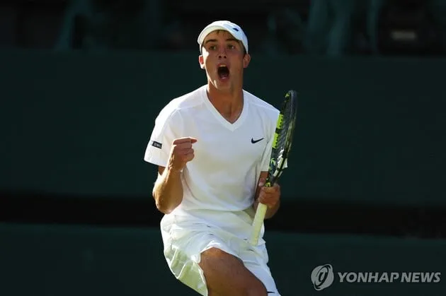 “상금 9만9천파운드 불발”…타르베트, 윔블던 본선 수입→NCAA 규정에 막혀 / 연합뉴스